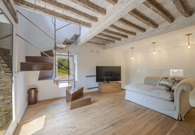 Villa in Panzano - AMORE RENTALS - Villa Bellaflore with 3 Private Pools, Garden, Terraces and Parking Villa in Panzano - AMORE RENTALS - Villa Bellaflore with 3 Private Pools, Garden, Terraces and Parking