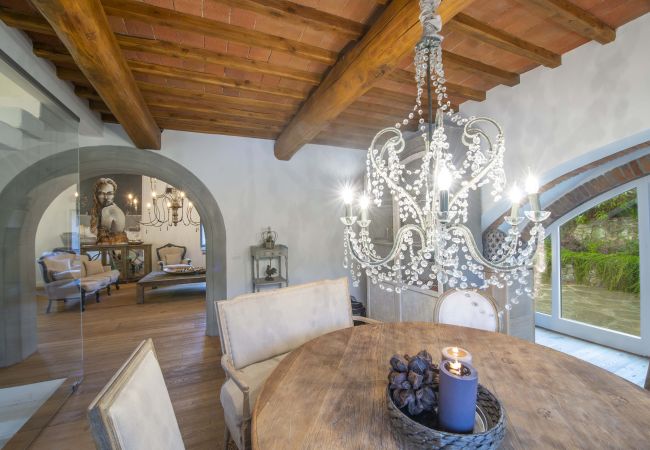 Villa in Panzano - AMORE RENTALS - Villa Bellaflore with 3 Private Pools, Garden, Terraces and Parking Villa in Panzano - AMORE RENTALS - Villa Bellaflore with 3 Private Pools, Garden, Terraces and Parking