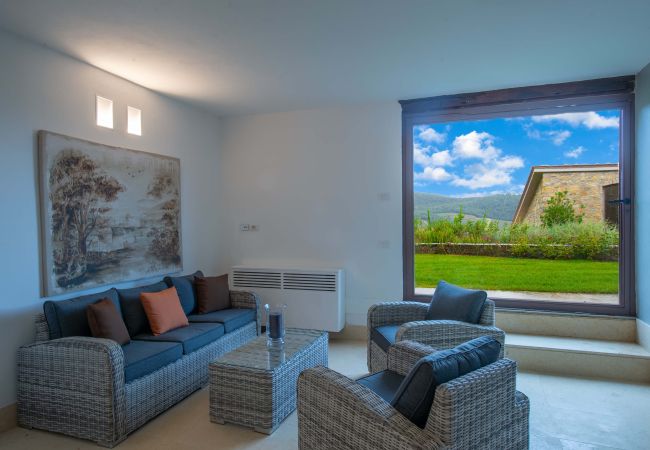 Villa in Panzano - AMORE RENTALS - Villa Bellaflore with 3 Private Pools, Garden, Terraces and Parking Villa in Panzano - AMORE RENTALS - Villa Bellaflore with 3 Private Pools, Garden, Terraces and Parking
