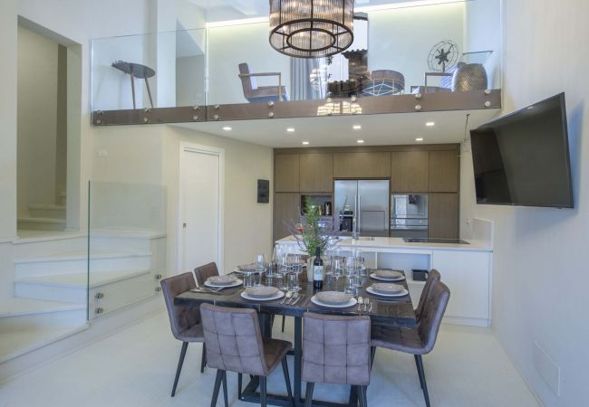 Villa in Panzano - AMORE RENTALS - Villa Bacci with Indoor Heated Pool, Garden, Terraces and Parking Villa in Panzano - AMORE RENTALS - Villa Bacci with Indoor Heated Pool, Garden, Terraces and Parking
