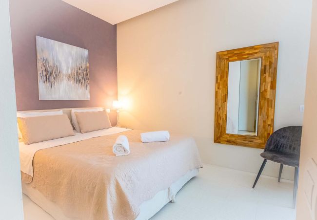 Villa in Panzano - AMORE RENTALS - Villa Bacci with Indoor Heated Pool, Garden, Terraces and Parking Villa in Panzano - AMORE RENTALS - Villa Bacci with Indoor Heated Pool, Garden, Terraces and Parking