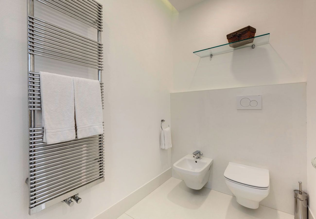 Villa in Panzano - AMORE RENTALS - Villa Bacci with Indoor Heated Pool, Garden, Terraces and Parking