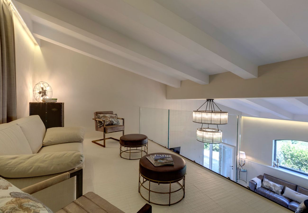 Villa in Panzano - AMORE RENTALS - Villa Bacci with Indoor Heated Pool, Garden, Terraces and Parking