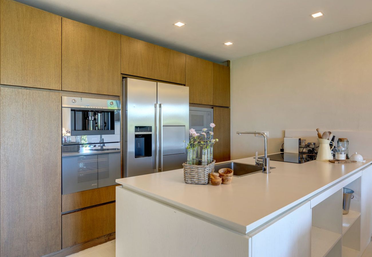 Villa in Panzano - AMORE RENTALS - Villa Bacci with Indoor Heated Pool, Garden, Terraces and Parking