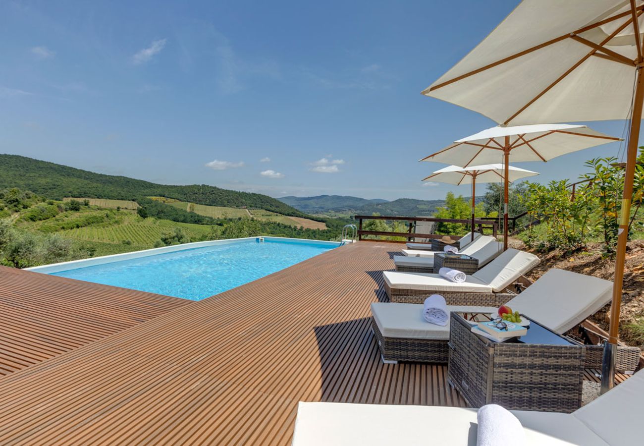 Villa in Panzano - AMORE RENTALS - Villa Bacci with Indoor Heated Pool, Garden, Terraces and Parking