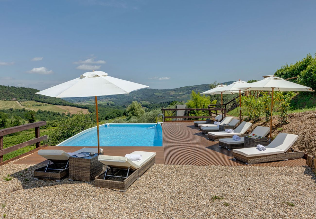 Villa in Panzano - AMORE RENTALS - Villa Bacci with Indoor Heated Pool, Garden, Terraces and Parking