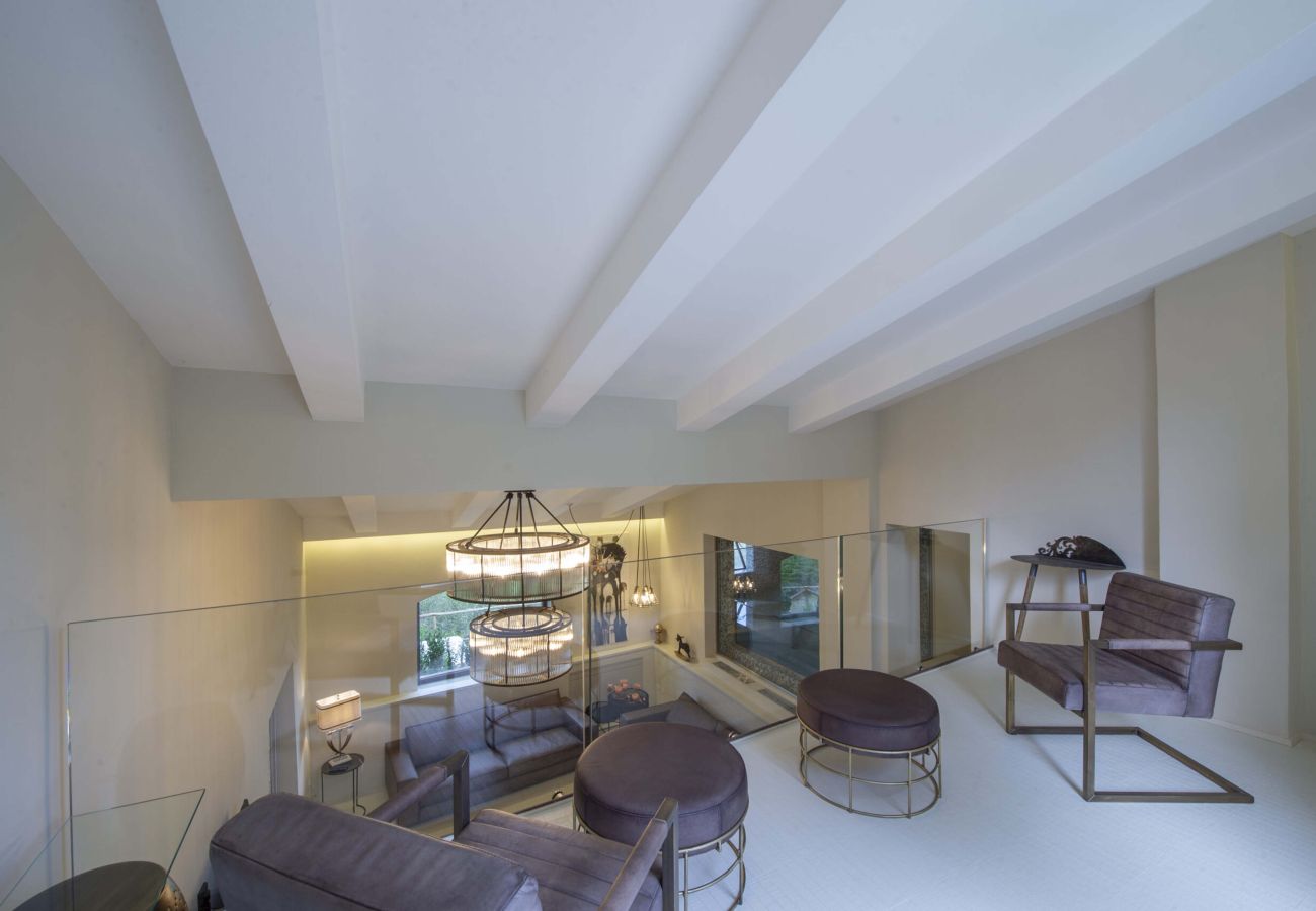 Villa in Panzano - AMORE RENTALS - Villa Bacci with Indoor Heated Pool, Garden, Terraces and Parking