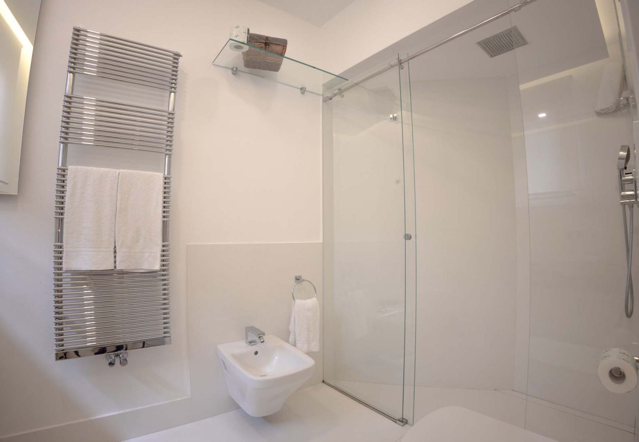 Villa in Panzano - AMORE RENTALS - Villa Bacci with Indoor Heated Pool, Garden, Terraces and Parking
