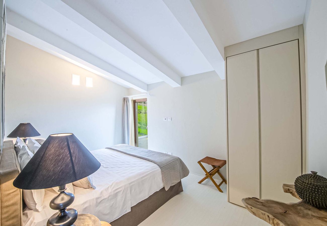 Villa in Panzano - AMORE RENTALS - Villa Bacci with Indoor Heated Pool, Garden, Terraces and Parking