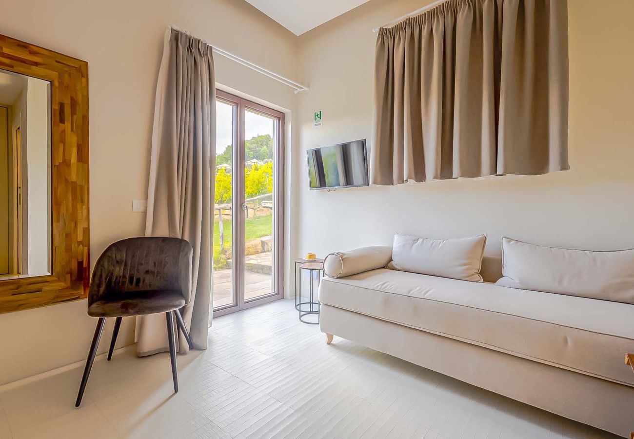 Villa in Panzano - AMORE RENTALS - Villa Bacci with Indoor Heated Pool, Garden, Terraces and Parking