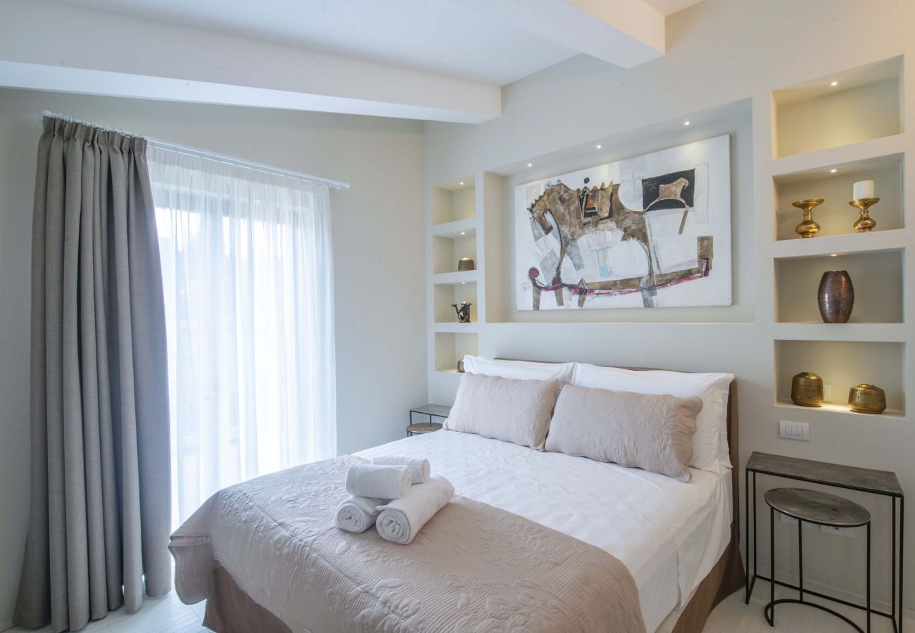 Villa in Panzano - AMORE RENTALS - Villa Bacci with Indoor Heated Pool, Garden, Terraces and Parking