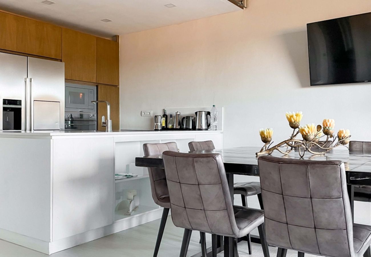 Villa in Panzano - AMORE RENTALS - Villa Bacci with Indoor Heated Pool, Garden, Terraces and Parking
