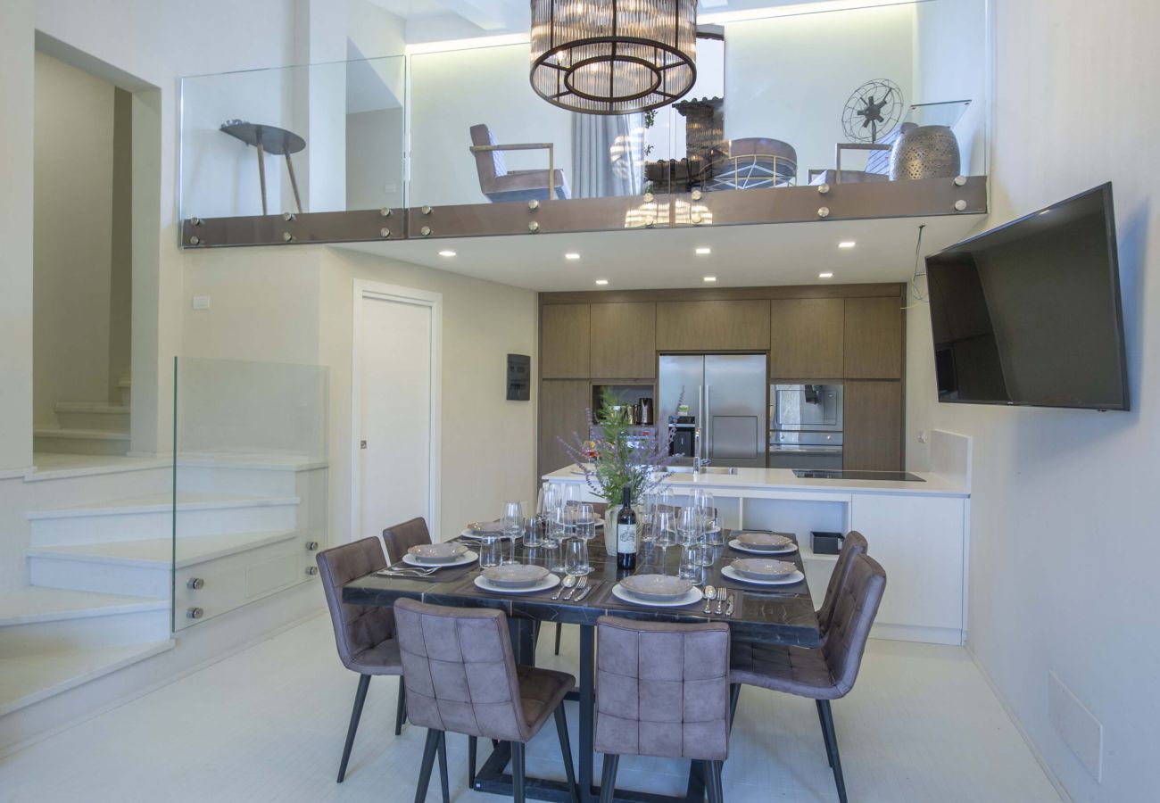 Villa in Panzano - AMORE RENTALS - Villa Bacci with Indoor Heated Pool, Garden, Terraces and Parking
