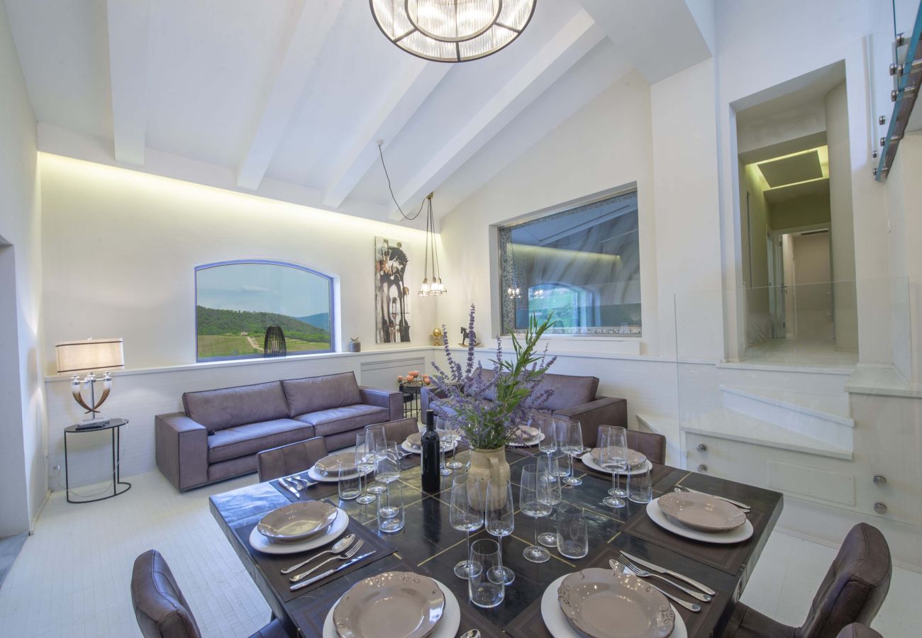 Villa in Panzano - AMORE RENTALS - Villa Bacci with Indoor Heated Pool, Garden, Terraces and Parking