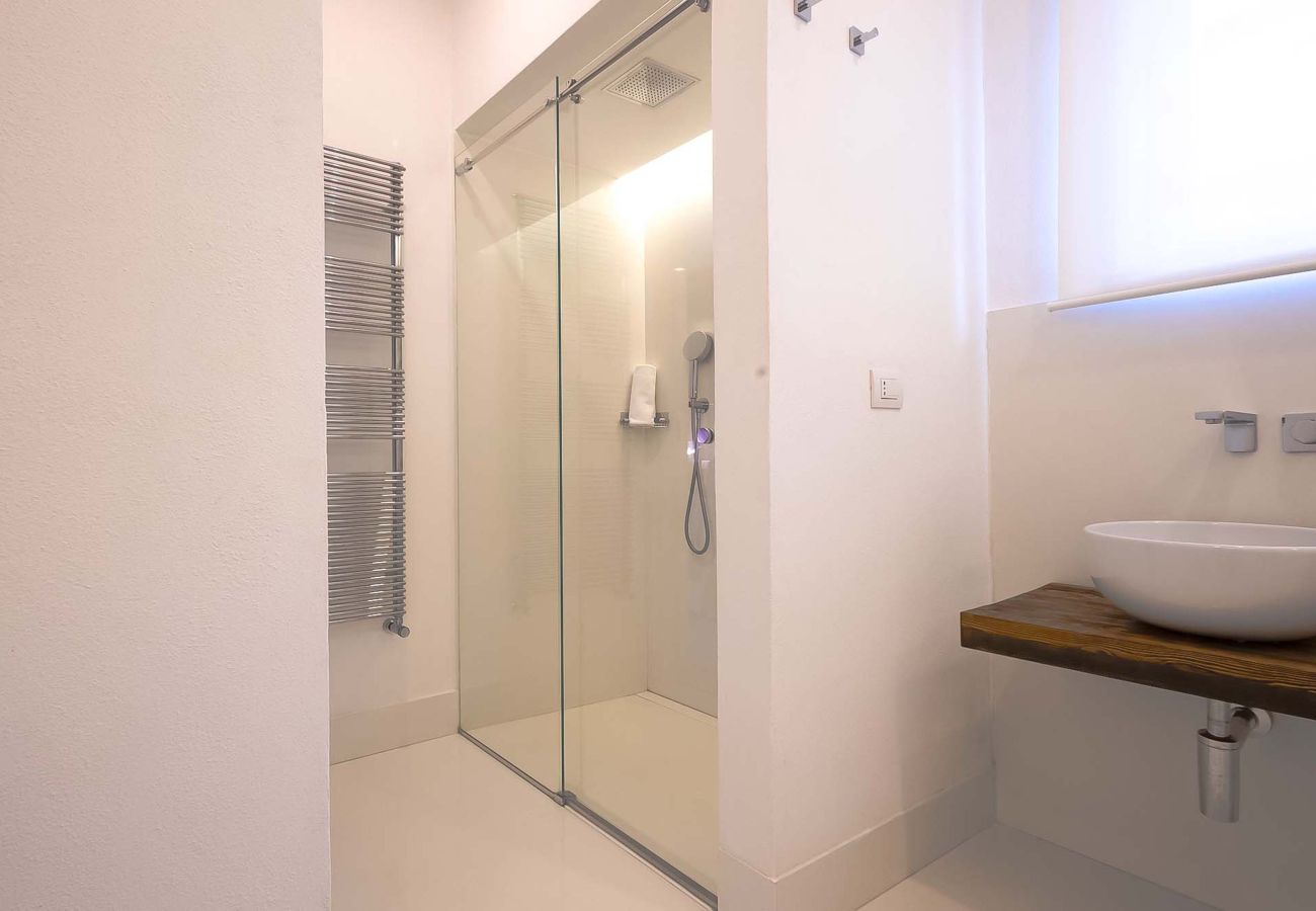Villa in Panzano - AMORE RENTALS - Villa Bacci with Indoor Heated Pool, Garden, Terraces and Parking