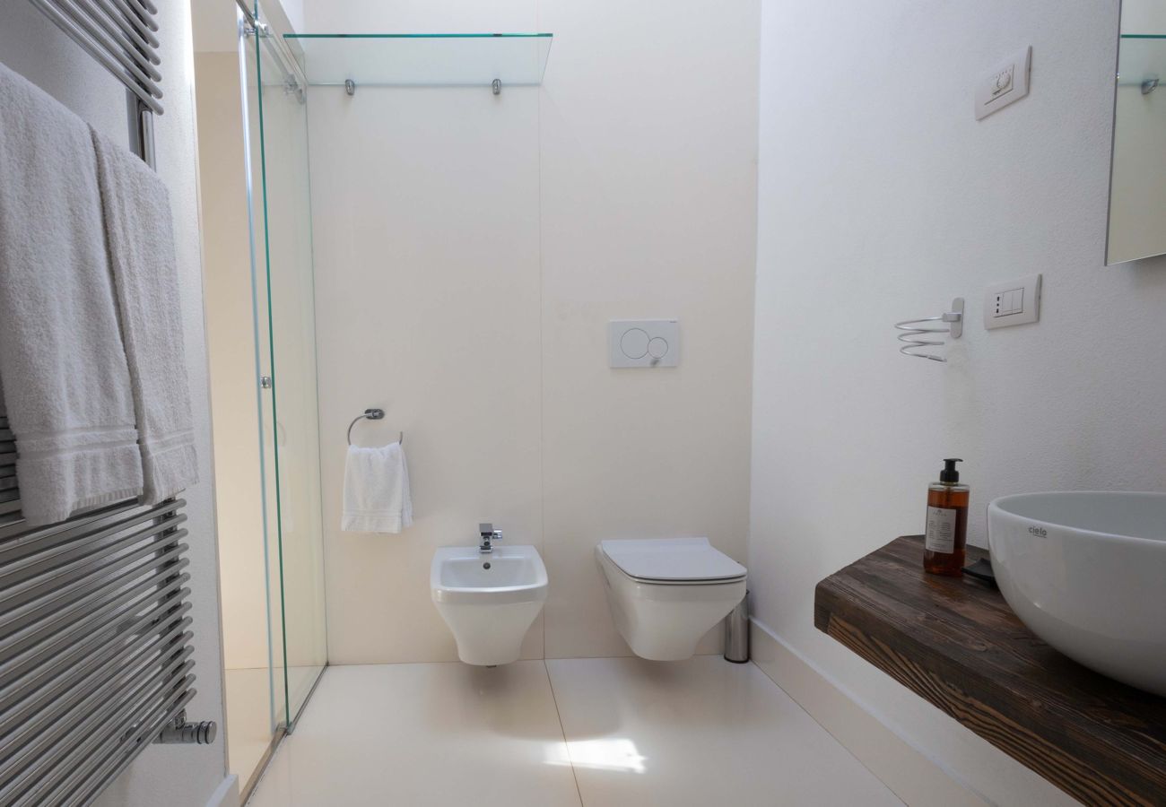 Villa in Panzano - AMORE RENTALS - Villa Bacci with Indoor Heated Pool, Garden, Terraces and Parking