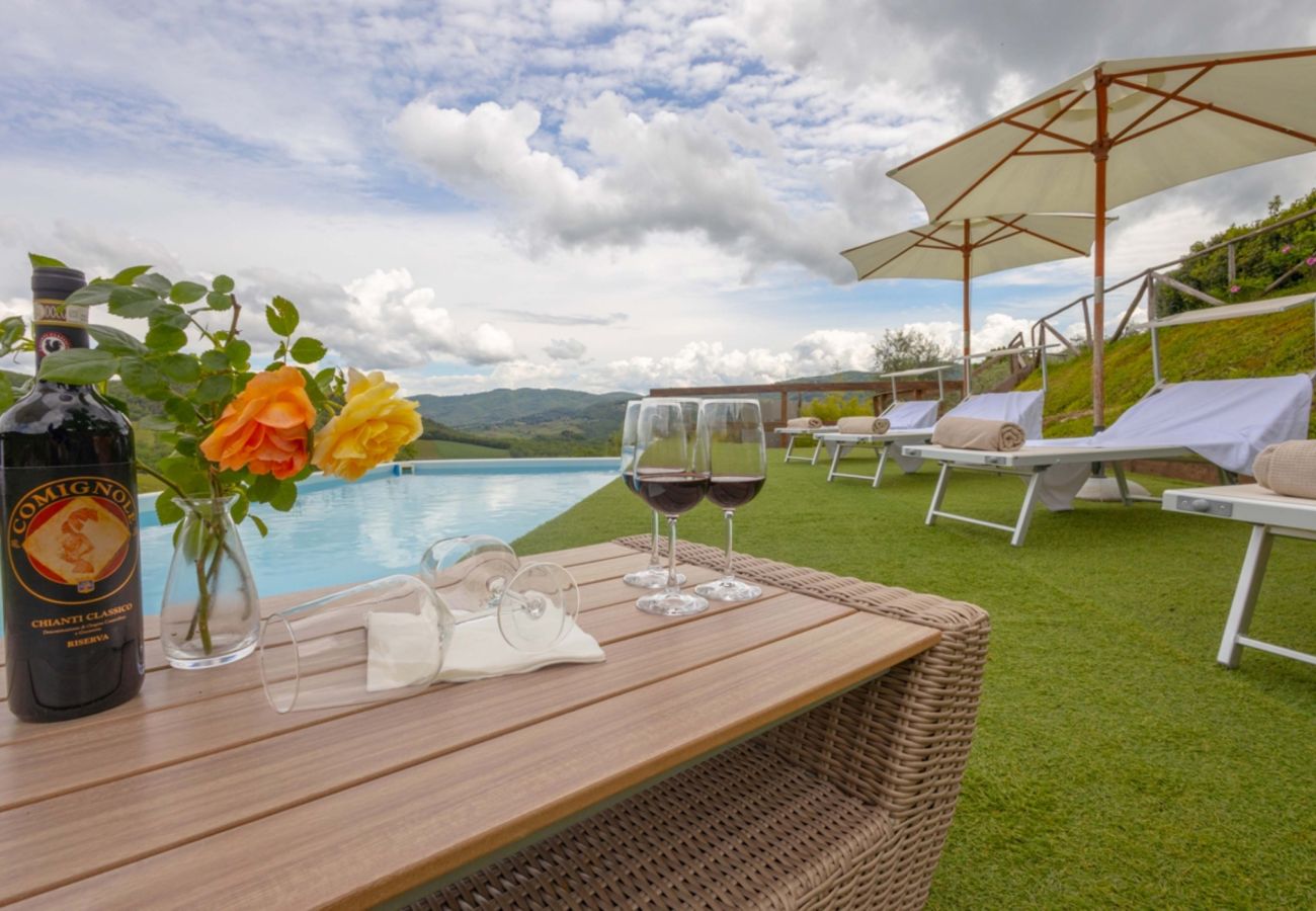 Villa in Panzano - AMORE RENTALS - Villa Bacci with Indoor Heated Pool, Garden, Terraces and Parking