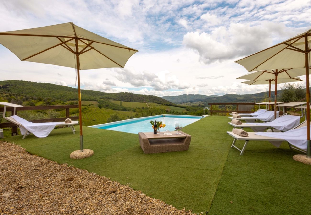 Villa in Panzano - AMORE RENTALS - Villa Bacci with Indoor Heated Pool, Garden, Terraces and Parking