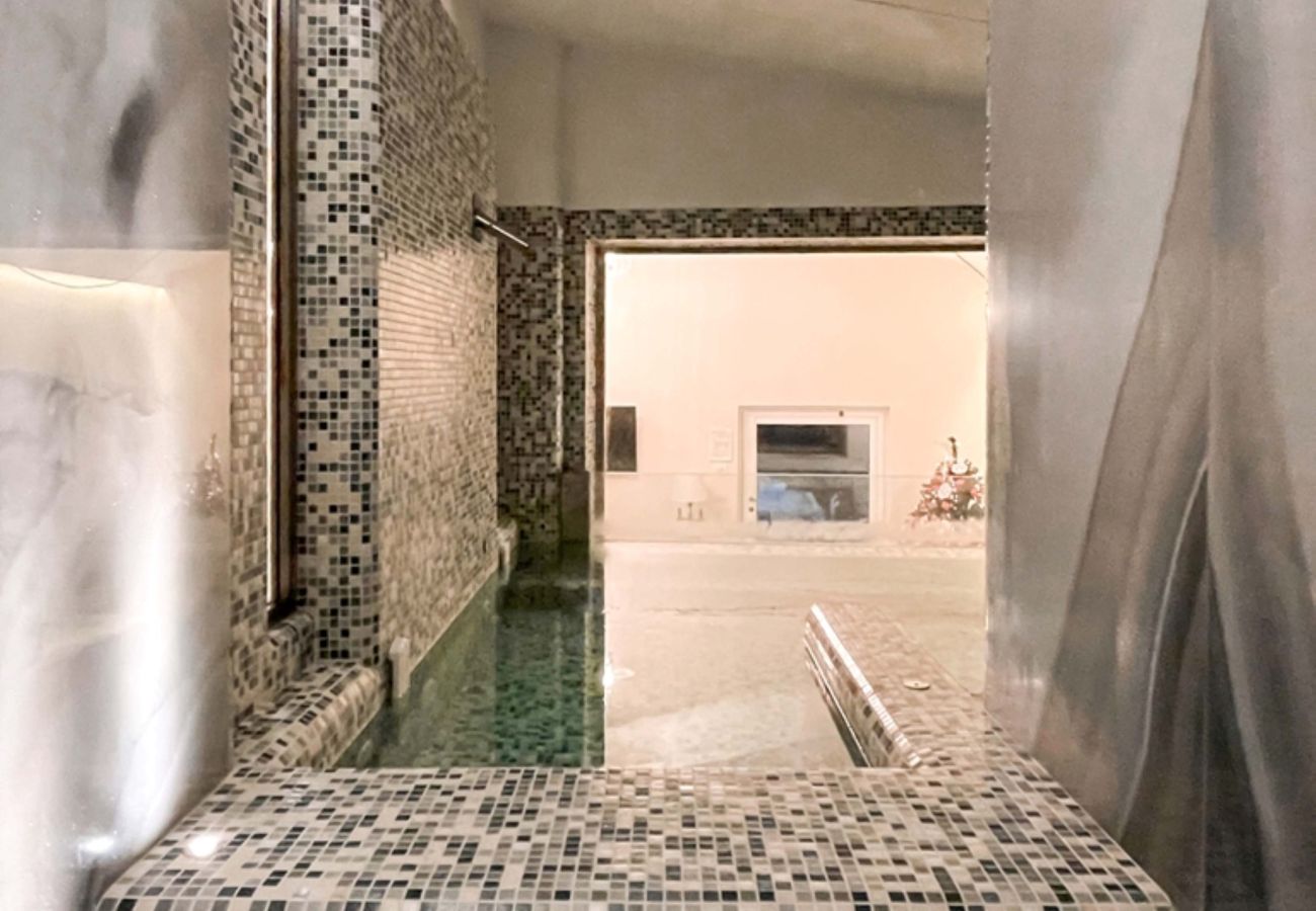 Villa in Panzano - AMORE RENTALS - Villa Bacci with Indoor Heated Pool, Garden, Terraces and Parking