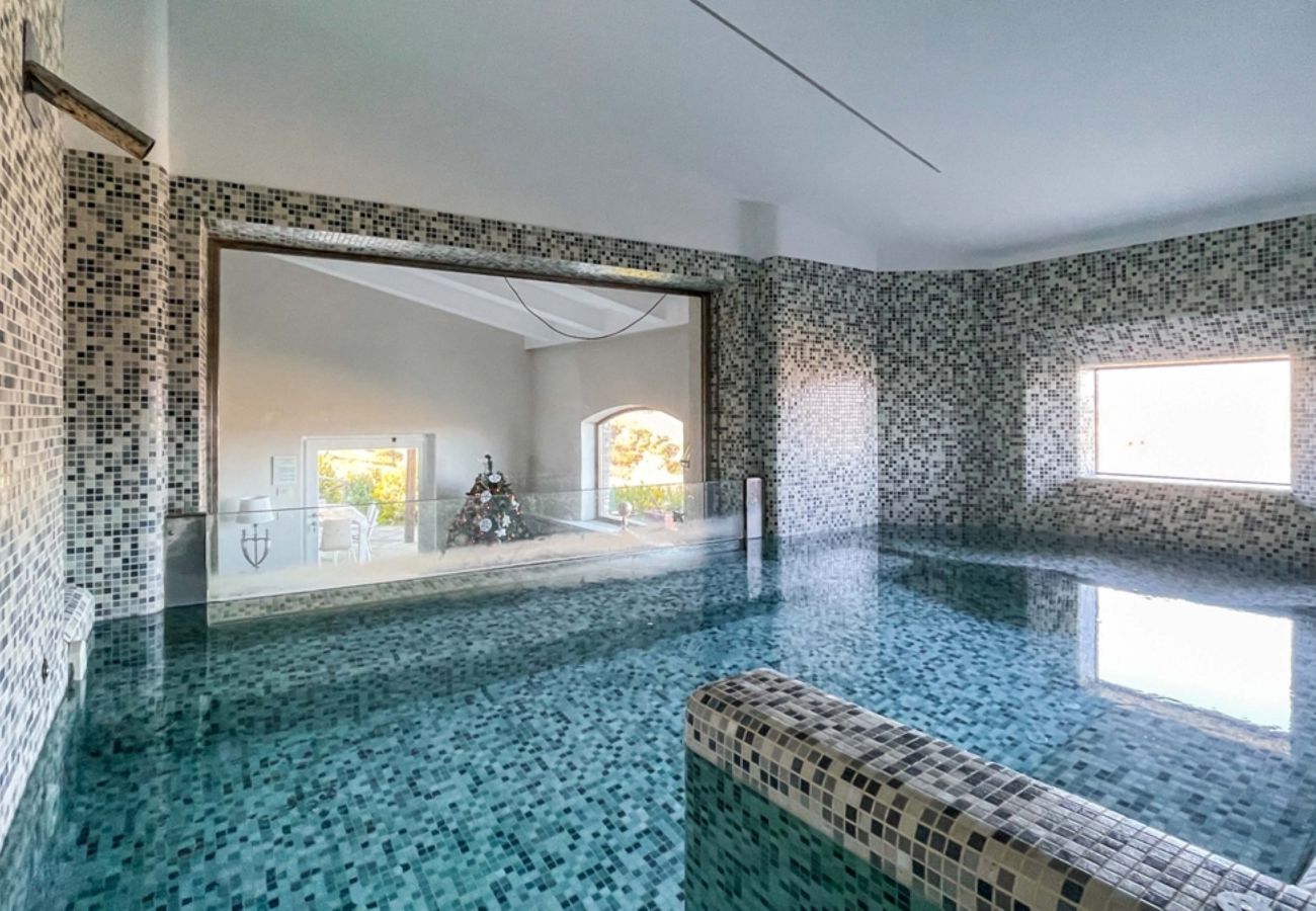 Villa in Panzano - AMORE RENTALS - Villa Bacci with Indoor Heated Pool, Garden, Terraces and Parking