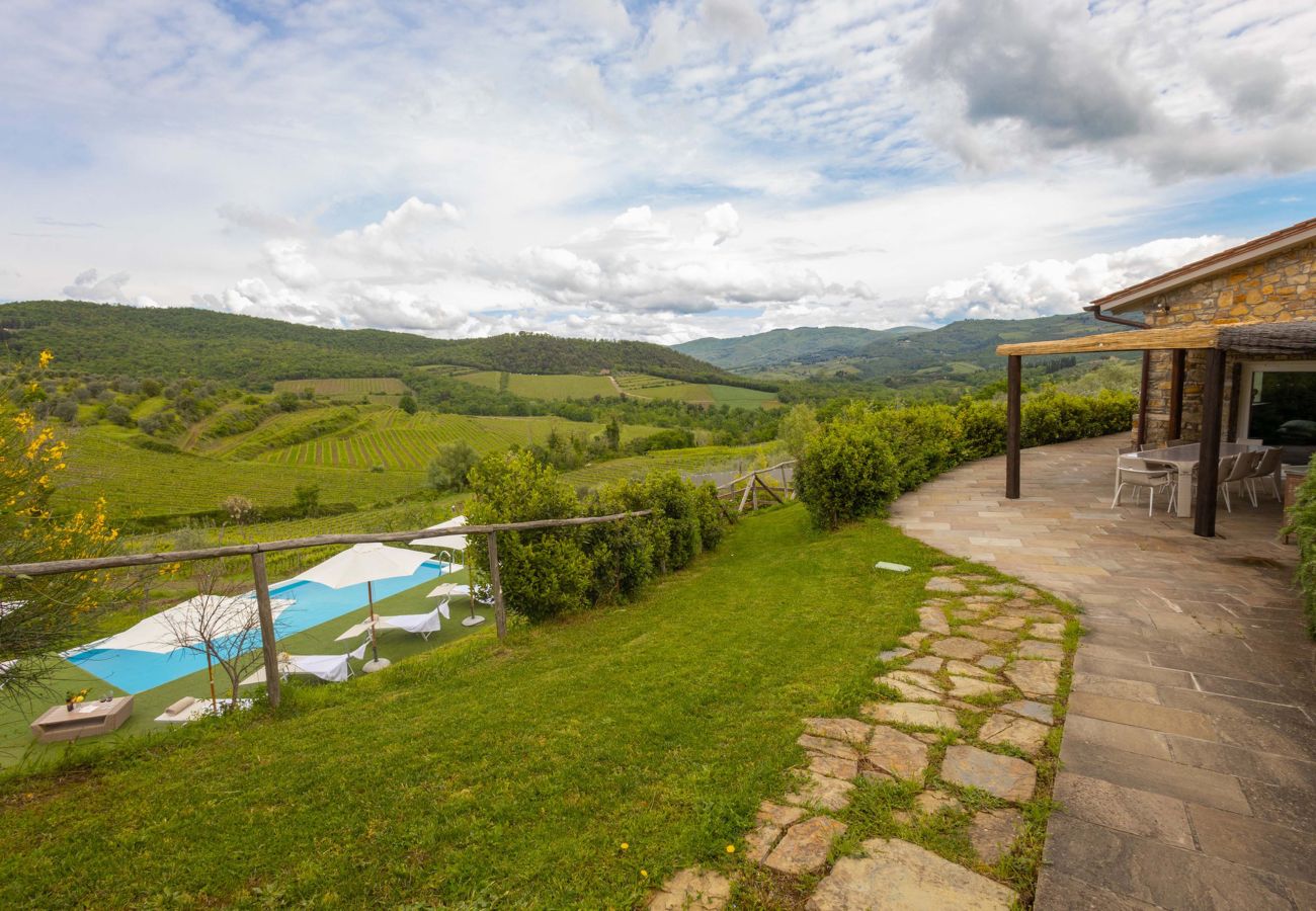 Villa in Panzano - AMORE RENTALS - Villa Bacci with Indoor Heated Pool, Garden, Terraces and Parking