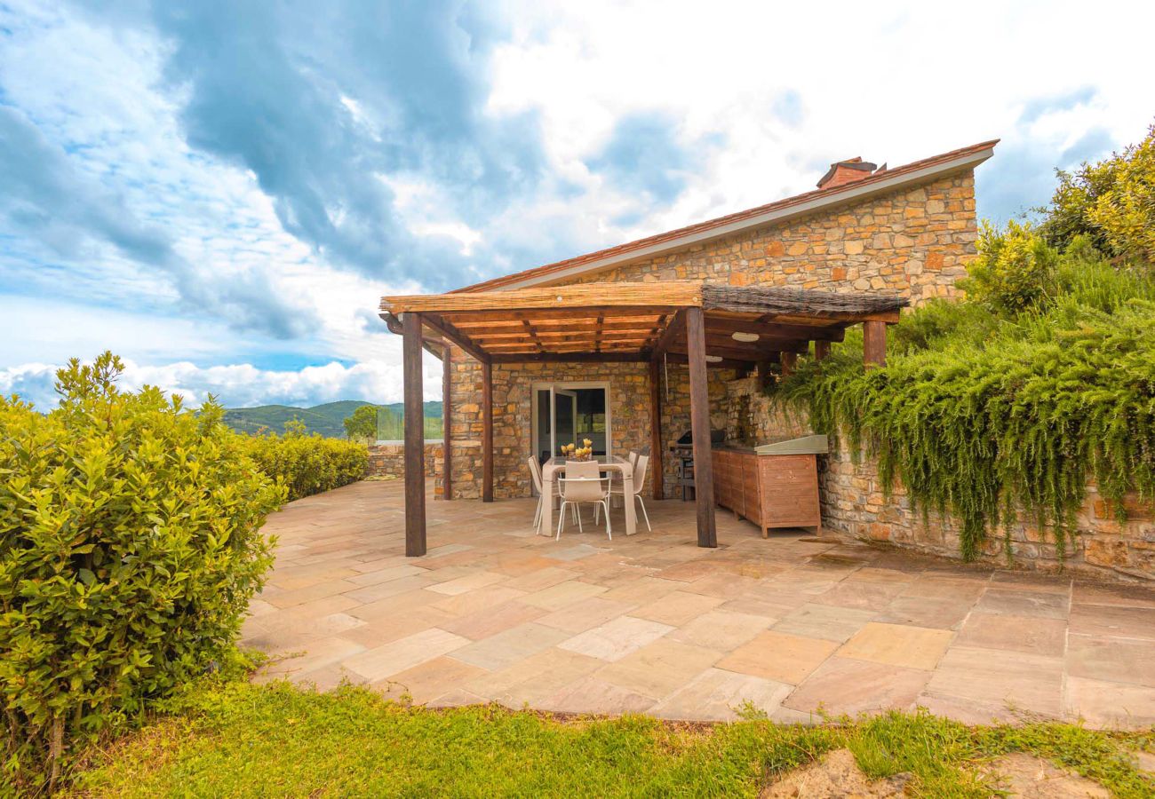 Villa in Panzano - AMORE RENTALS - Villa Bacci with Indoor Heated Pool, Garden, Terraces and Parking