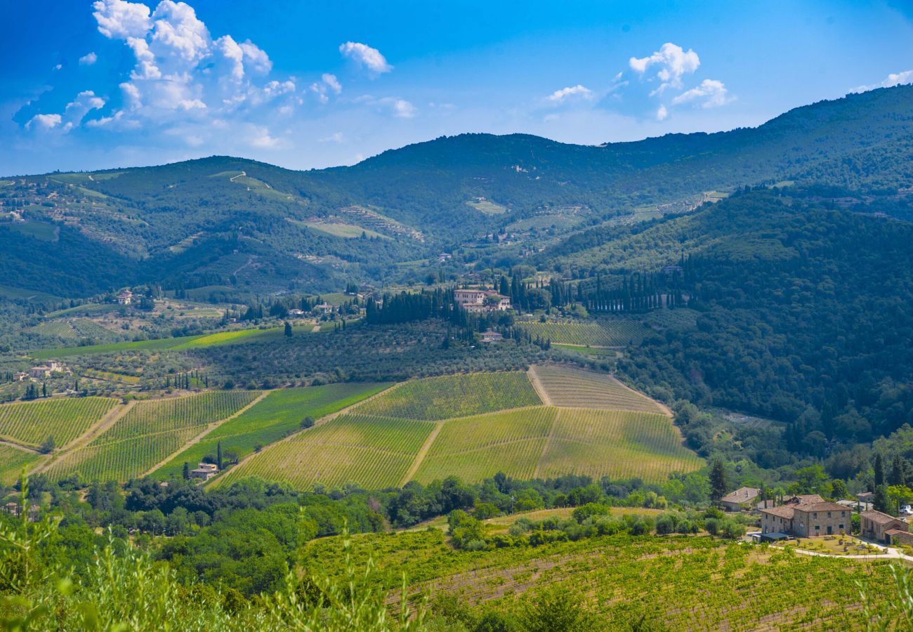 Villa in Panzano - AMORE RENTALS - Villa Bacci with Indoor Heated Pool, Garden, Terraces and Parking