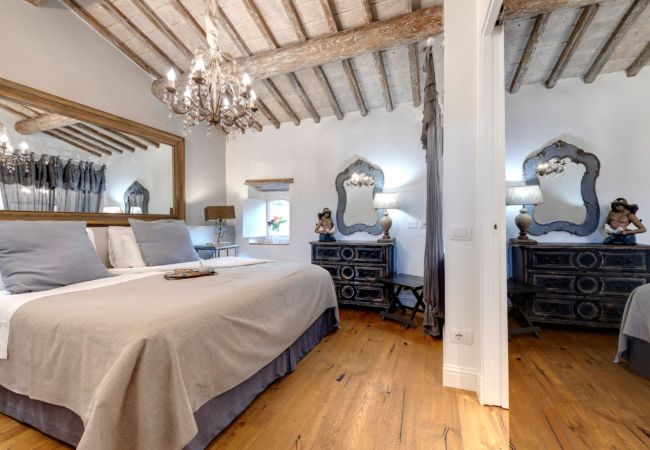 Residence in Panzano - Ville Il Paradiso with Private Pools, Garden, Terraces, Ideal for Weddings Residence in Panzano - Ville Il Paradiso with Private Pools, Garden, Terraces, Ideal for Weddings