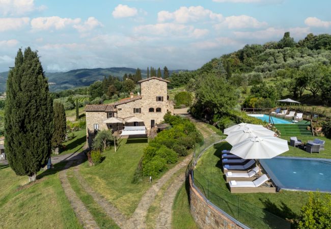 Residence in Panzano - Ville Il Paradiso with Private Pools, Garden, Terraces, Ideal for Weddings Residence in Panzano - Ville Il Paradiso with Private Pools, Garden, Terraces, Ideal for Weddings