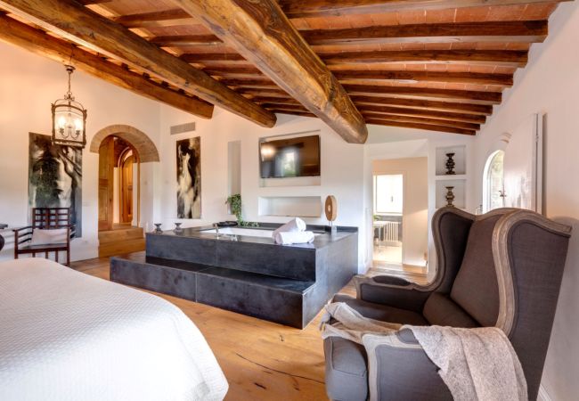 Residence in Panzano - Ville Il Paradiso with Private Pools, Garden, Terraces, Ideal for Weddings Residence in Panzano - Ville Il Paradiso with Private Pools, Garden, Terraces, Ideal for Weddings