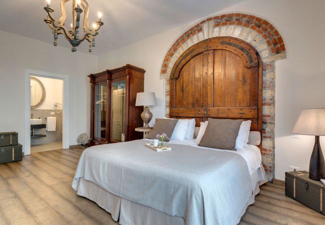 Residence in Panzano - Ville Il Paradiso with Private Pools, Garden, Terraces, Ideal for Weddings Residence in Panzano - Ville Il Paradiso with Private Pools, Garden, Terraces, Ideal for Weddings