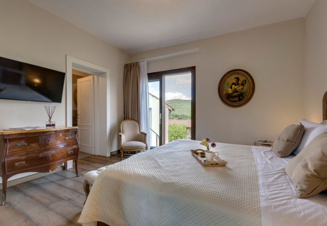 Residence in Panzano - Ville Il Paradiso with Private Pools, Garden, Terraces, Ideal for Weddings Residence in Panzano - Ville Il Paradiso with Private Pools, Garden, Terraces, Ideal for Weddings