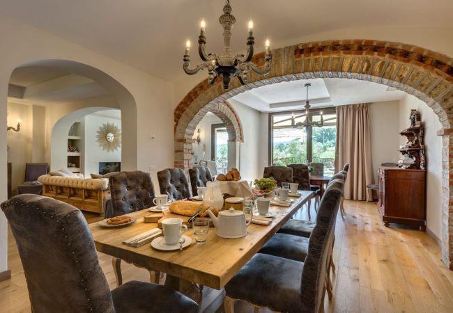 Residence in Panzano - Ville Il Paradiso with Private Pools, Garden, Terraces, Ideal for Weddings Residence in Panzano - Ville Il Paradiso with Private Pools, Garden, Terraces, Ideal for Weddings