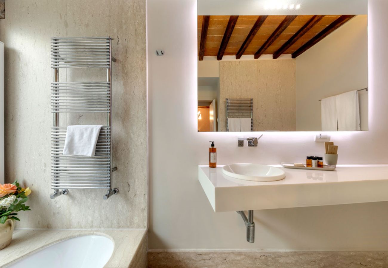 Residence in Panzano - Ville Il Paradiso with Private Pools, Garden, Terraces, Ideal for Weddings