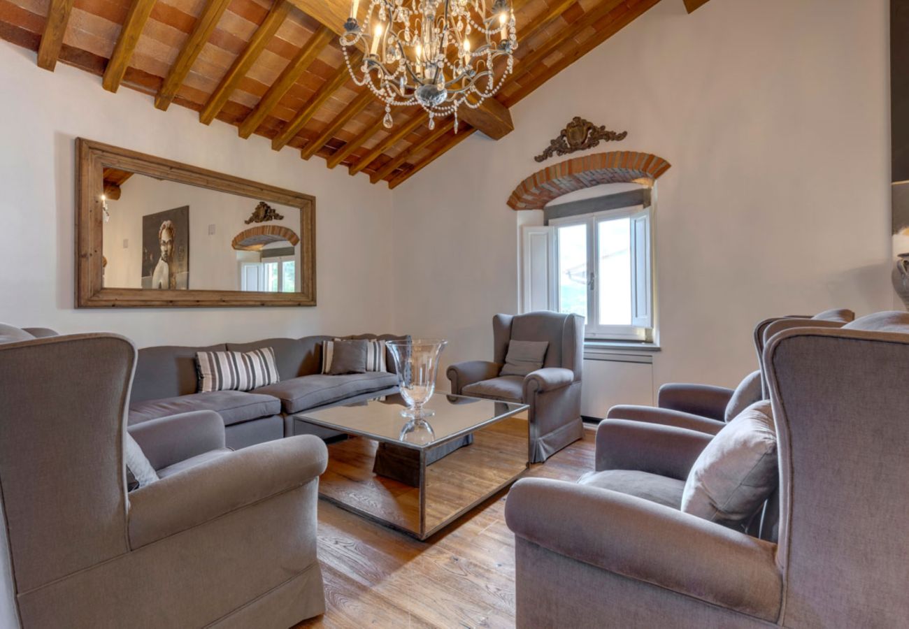 Residence in Panzano - Ville Il Paradiso with Private Pools, Garden, Terraces, Ideal for Weddings