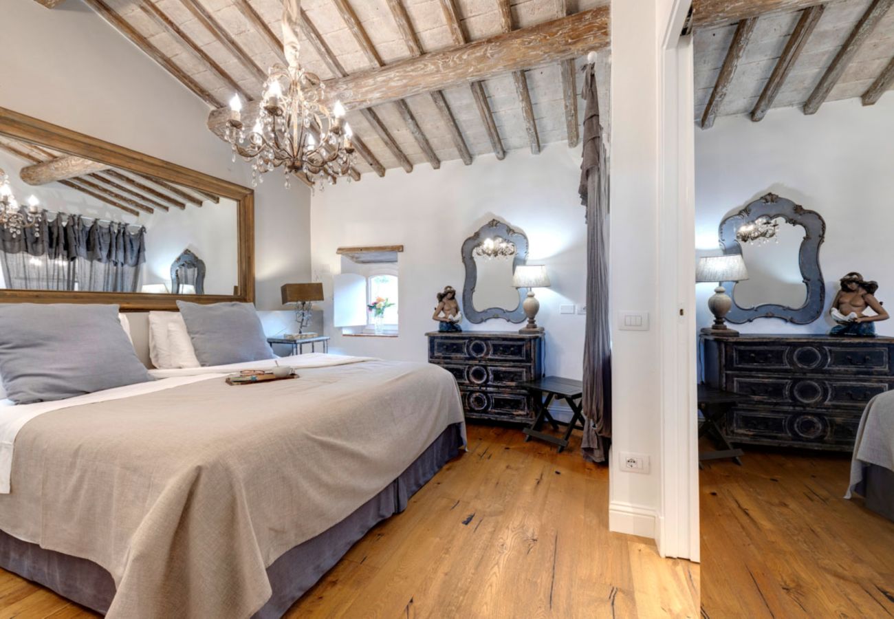 Residence in Panzano - Ville Il Paradiso with Private Pools, Garden, Terraces, Ideal for Weddings