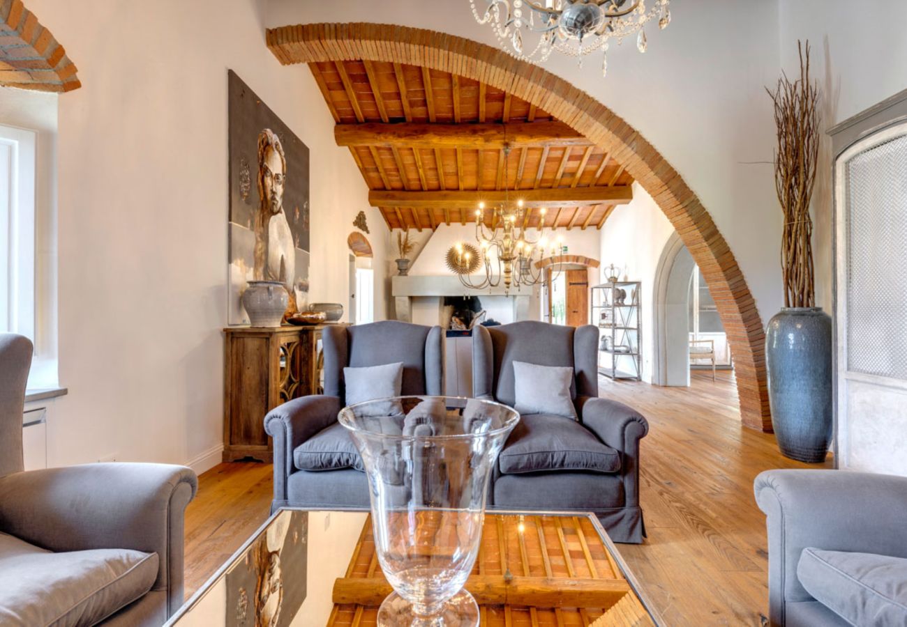 Residence in Panzano - Ville Il Paradiso with Private Pools, Garden, Terraces, Ideal for Weddings