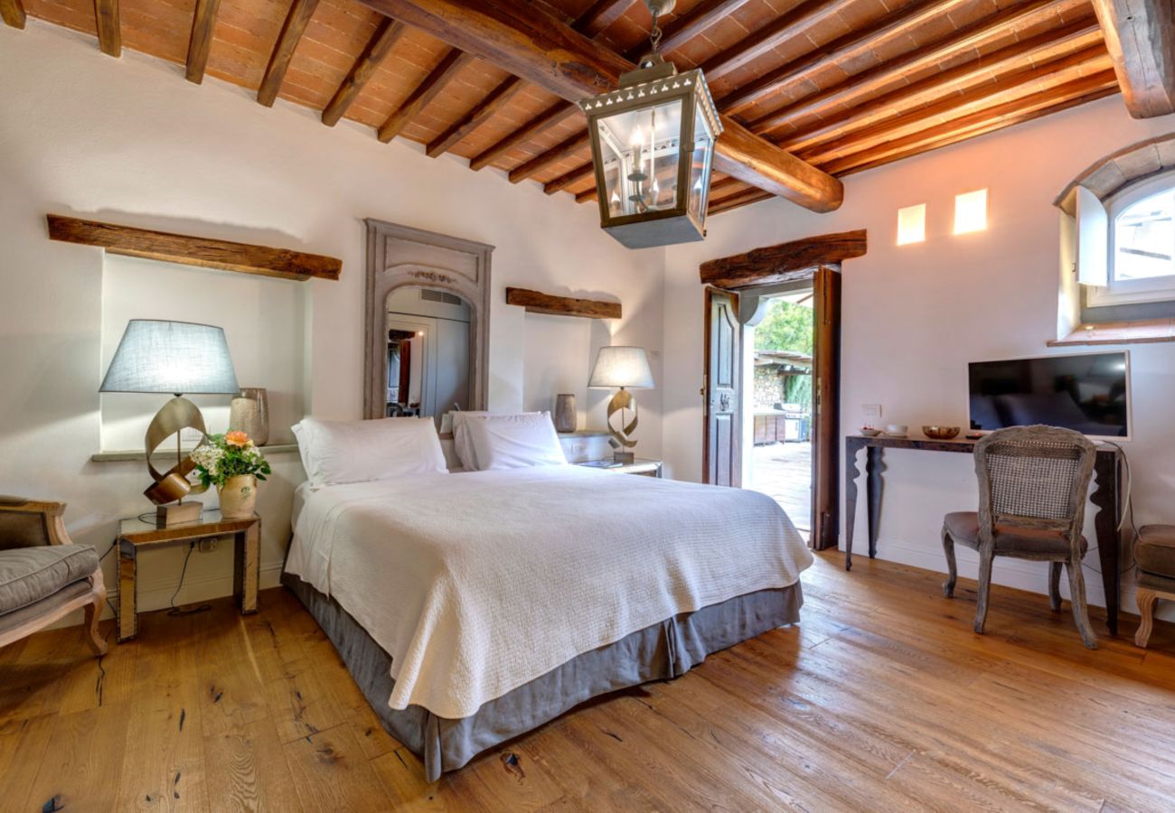 Residence in Panzano - Ville Il Paradiso with Private Pools, Garden, Terraces, Ideal for Weddings