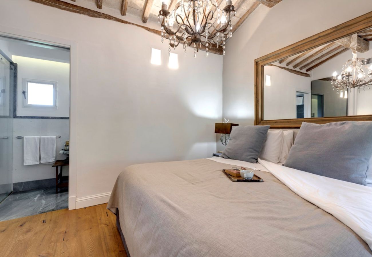 Residence in Panzano - Ville Il Paradiso with Private Pools, Garden, Terraces, Ideal for Weddings