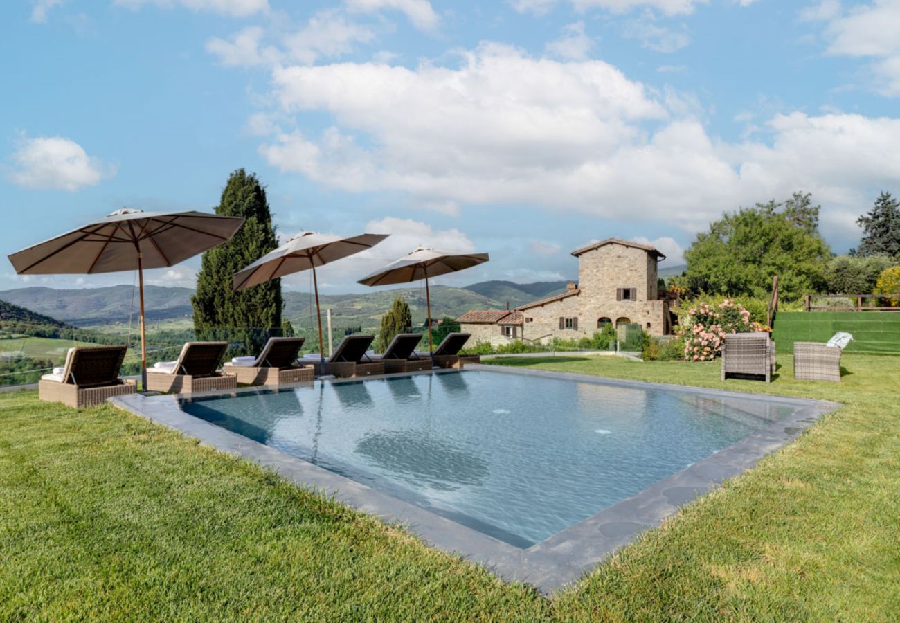 Residence in Panzano - Ville Il Paradiso with Private Pools, Garden, Terraces, Ideal for Weddings