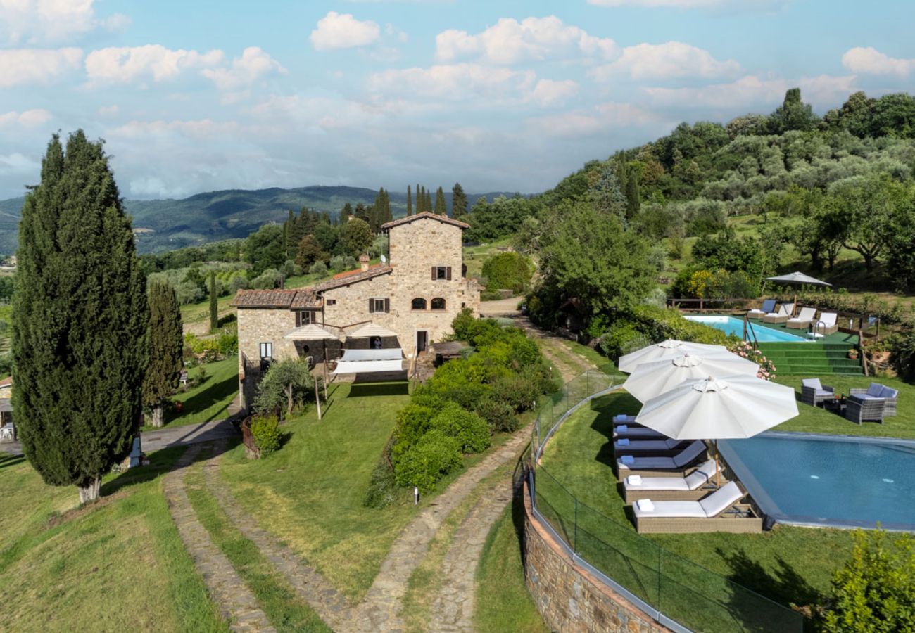 Residence in Panzano - Ville Il Paradiso with Private Pools, Garden, Terraces, Ideal for Weddings