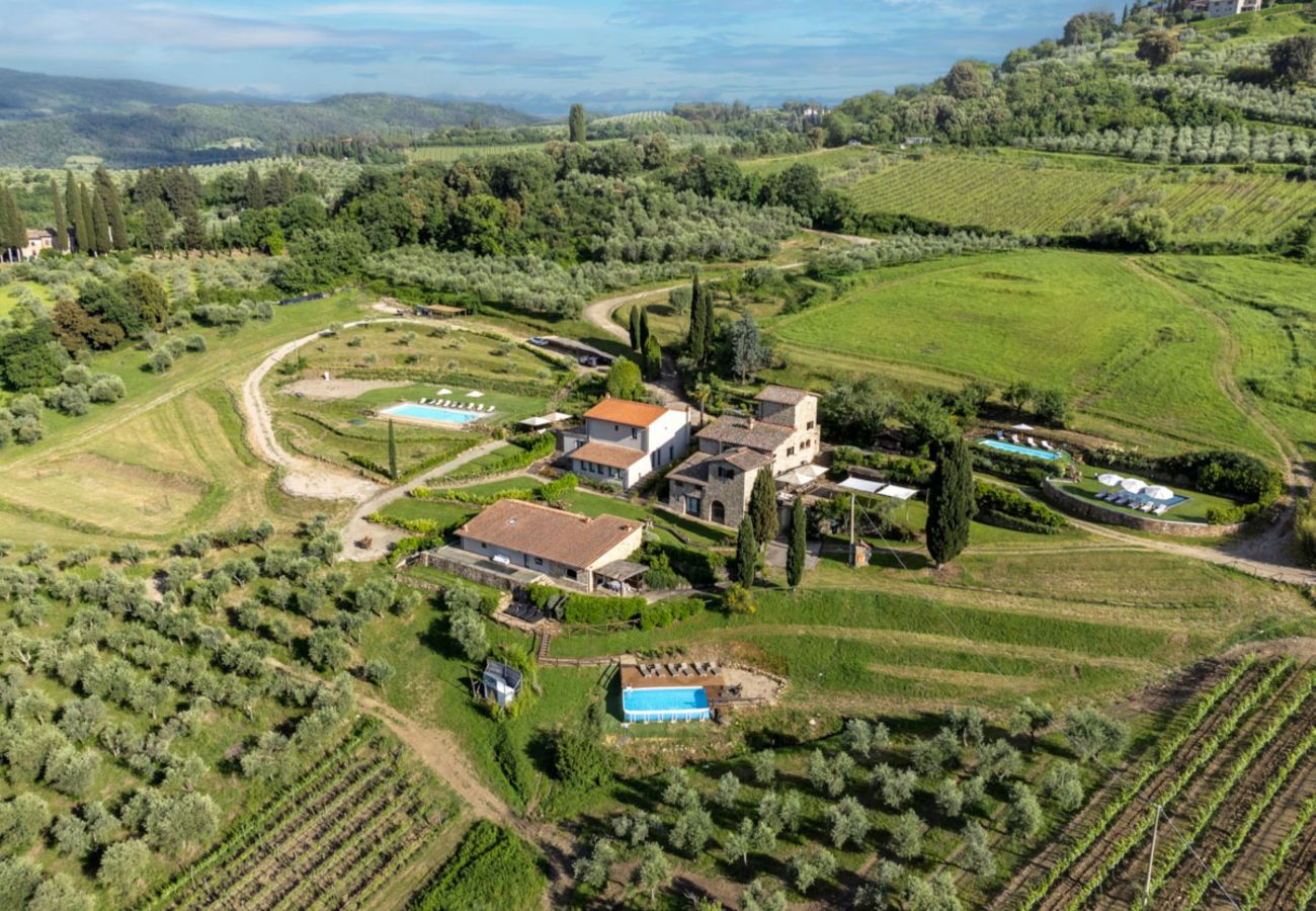 Residence in Panzano - Ville Il Paradiso with Private Pools, Garden, Terraces, Ideal for Weddings