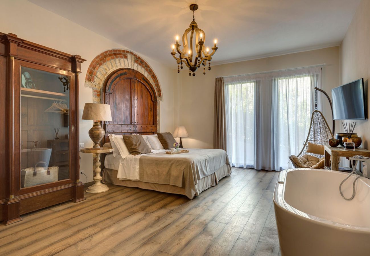 Residence in Panzano - Ville Il Paradiso with Private Pools, Garden, Terraces, Ideal for Weddings