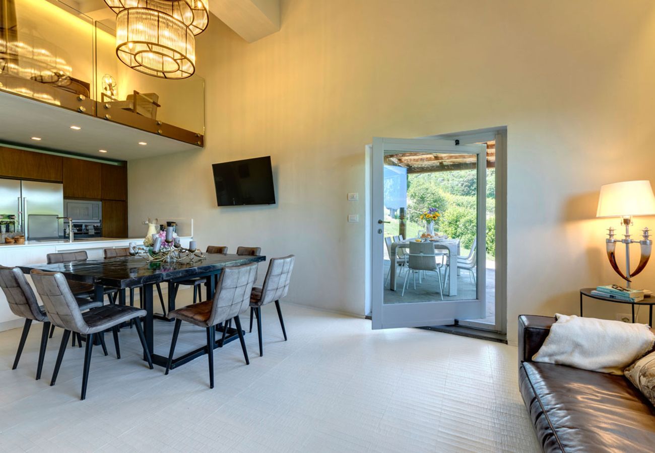 Residence in Panzano - Ville Il Paradiso with Private Pools, Garden, Terraces, Ideal for Weddings