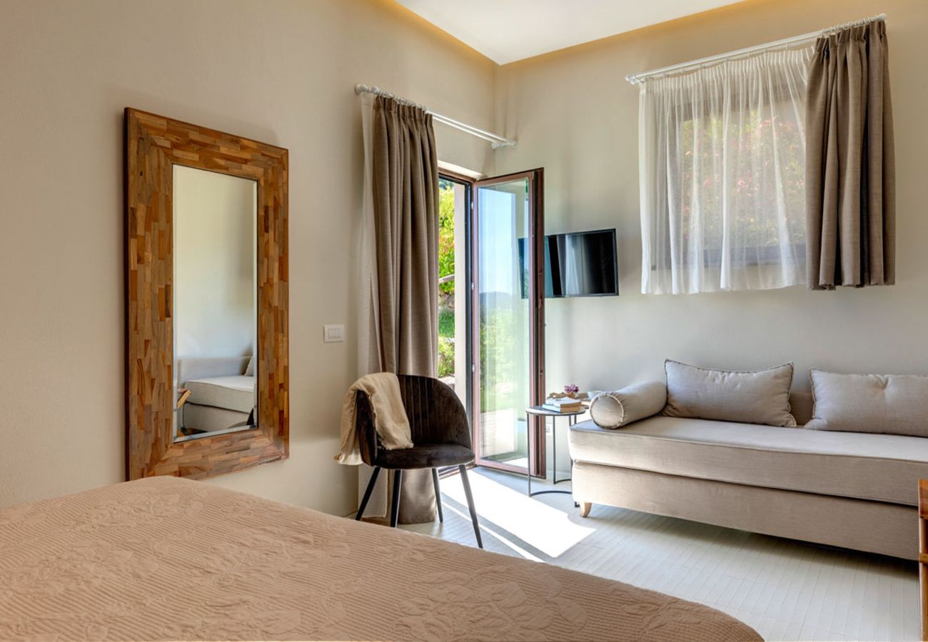 Residence in Panzano - Ville Il Paradiso with Private Pools, Garden, Terraces, Ideal for Weddings