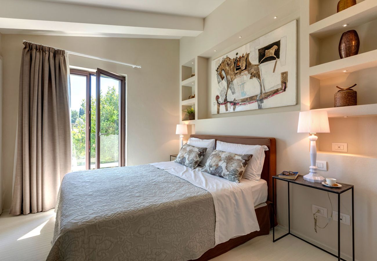 Residence in Panzano - Ville Il Paradiso with Private Pools, Garden, Terraces, Ideal for Weddings