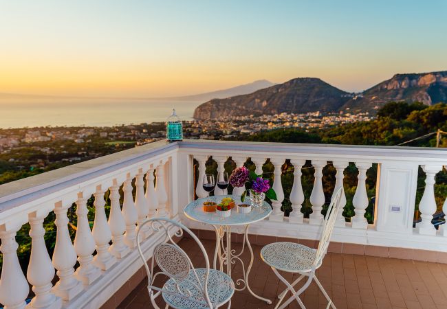 Villa in Sant´Agnello - AMORE RENTALS - Villa Tina with Private Swimming Pool, Sea View, Terraces, Garden and Parking Villa in Sant´Agnello - AMORE RENTALS - Villa Tina with Private Swimming Pool, Sea View, Terraces, Garden and Parking
