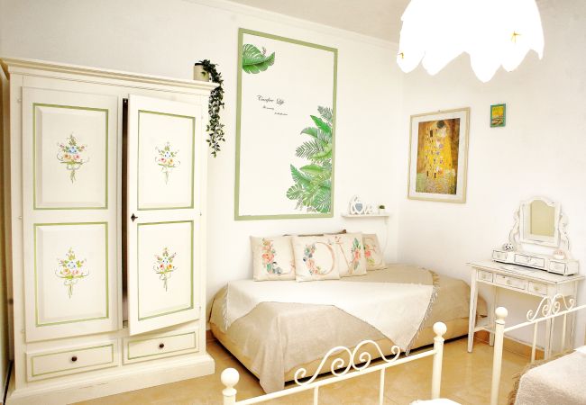 Villa in Sant´Agnello - AMORE RENTALS - Villa Tina with Private Swimming Pool, Sea View, Terraces, Garden and Parking Villa in Sant´Agnello - AMORE RENTALS - Villa Tina with Private Swimming Pool, Sea View, Terraces, Garden and Parking