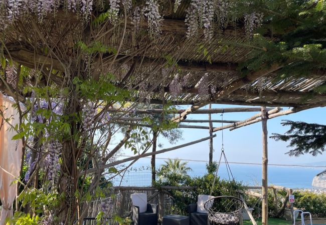 Villa in Sant´Agnello - AMORE RENTALS - Villa Tina with Private Swimming Pool, Sea View, Terraces, Garden and Parking Villa in Sant´Agnello - AMORE RENTALS - Villa Tina with Private Swimming Pool, Sea View, Terraces, Garden and Parking