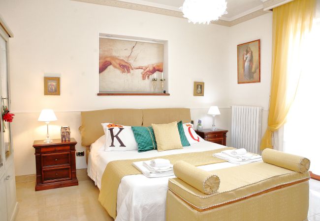 Villa in Sant´Agnello - AMORE RENTALS - Villa Tina with Private Swimming Pool, Sea View, Terraces, Garden and Parking Villa in Sant´Agnello - AMORE RENTALS - Villa Tina with Private Swimming Pool, Sea View, Terraces, Garden and Parking